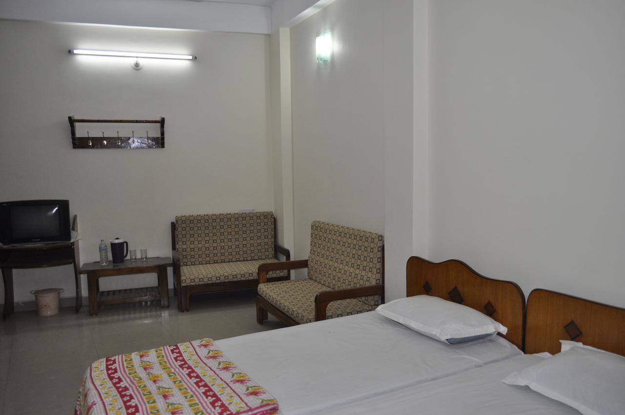 Hotel Pleasure Landmark Ujjain Extérieur photo