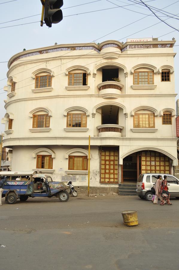Hotel Pleasure Landmark Ujjain Extérieur photo