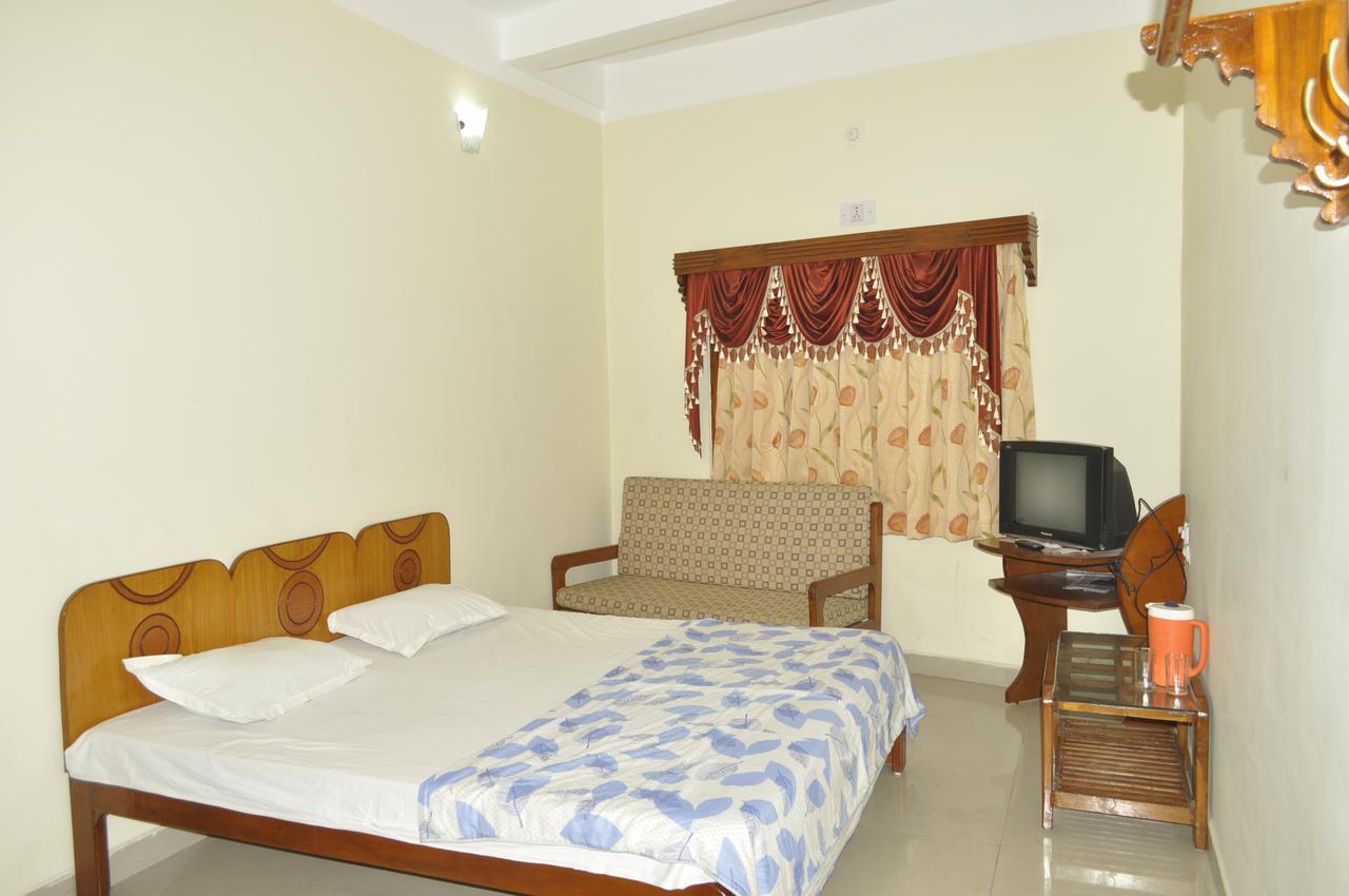 Hotel Pleasure Landmark Ujjain Extérieur photo